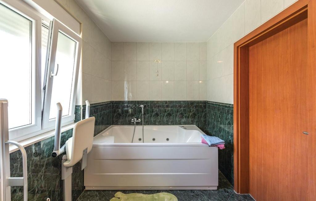 Apartment Begić Makarska Bagian luar foto